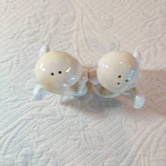 Pacific Giftware Praying Boy & Girl Angels Magnetic Ceramic Salt Pepper Shakers - Picture 3 of 7